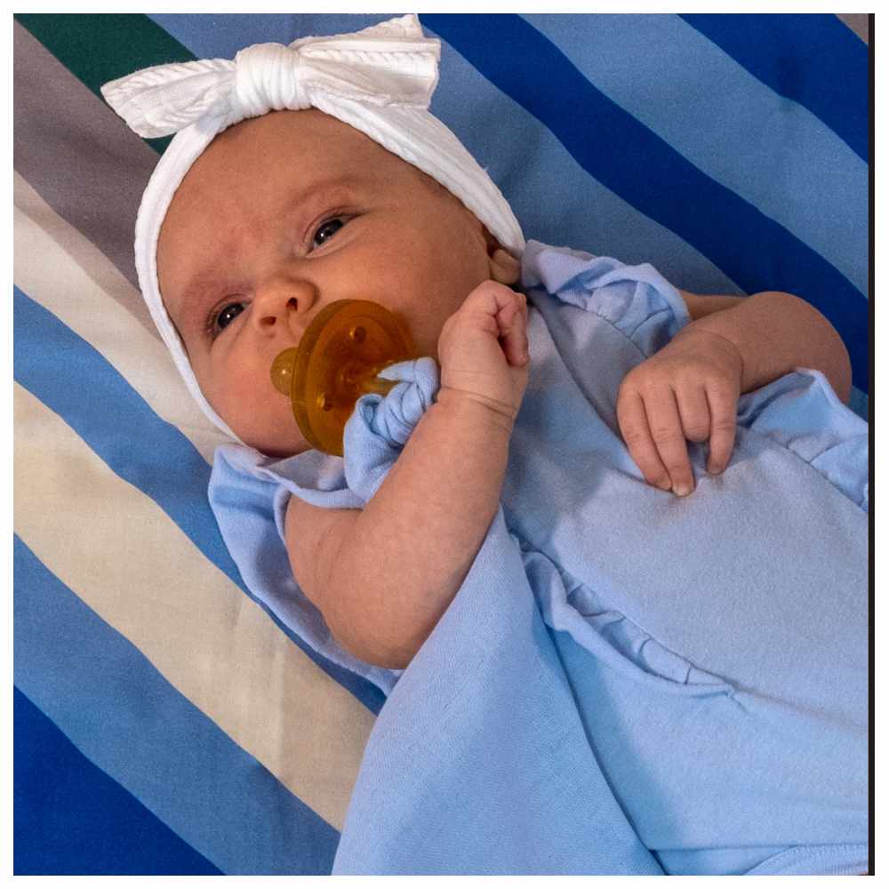 Me - Organic Pacifier Holder Snuggle - Crinkle Muslin - Dove