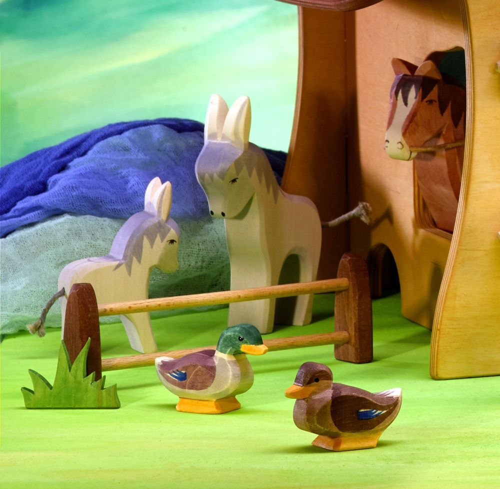 Ostheimer - Sitting Duck Wooden Toy - 4 cm