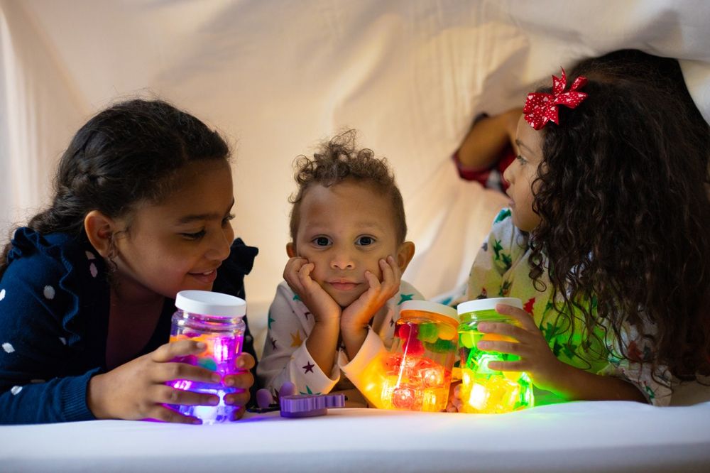 Glo Pals - Sesame Street light up baby & kids bath toys glow cubes - Blue - 4 Pcs