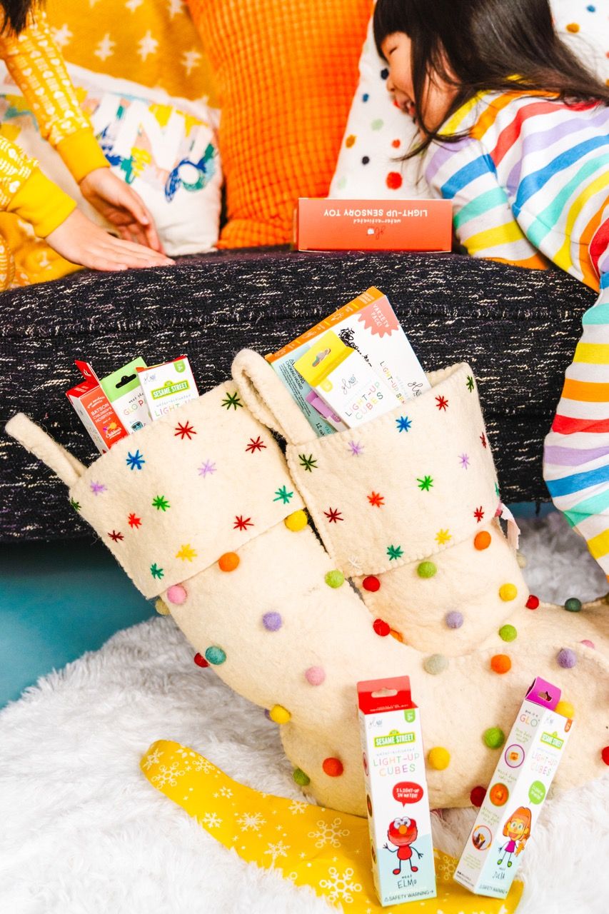 Glo Pals - Sesame Street light up baby & kids bath toys glow cubes - Red - 4 Pcs